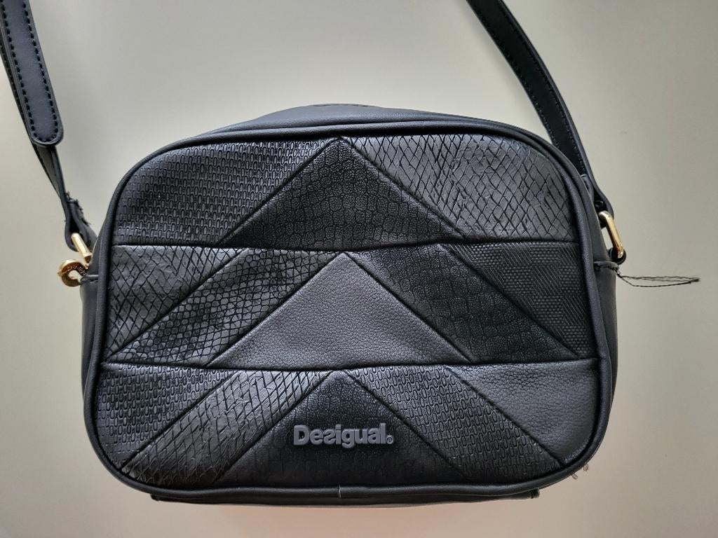 Desigual zwarte handtas 22 x 15, Handtassen en Accessoires, Tassen | Damestassen, Ophalen, Zo goed als nieuw, Zwart, Handtas