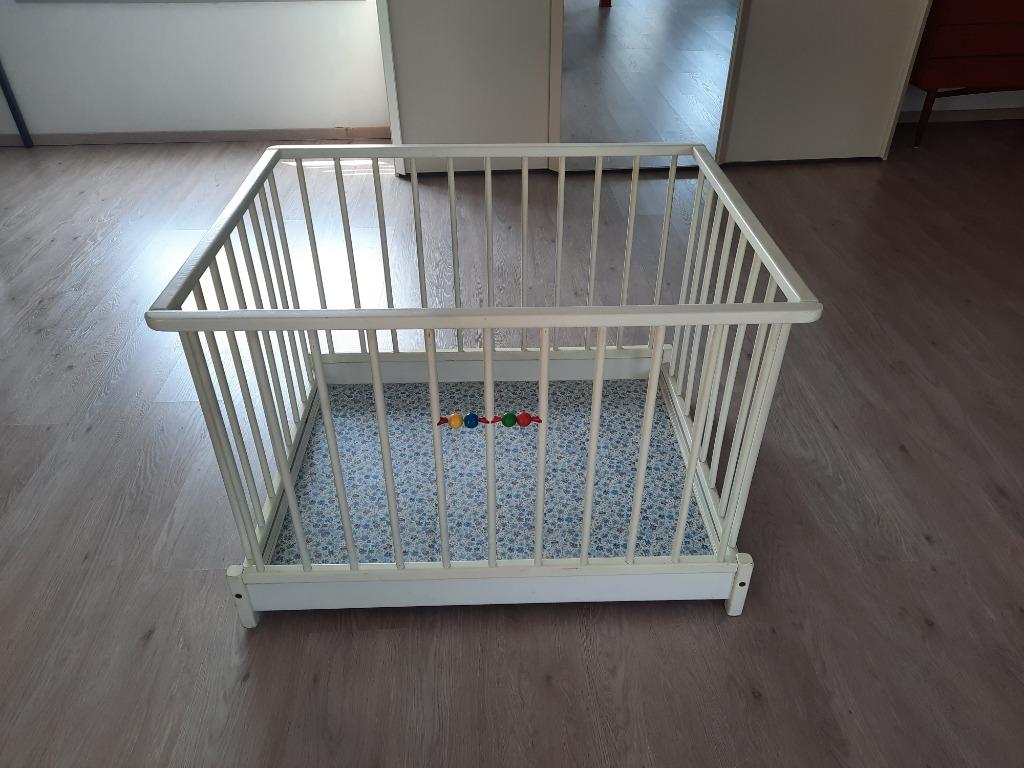 Plooibaar kinderpark op wieltjes wit, Kinderen en Baby's, Babyparken, Ophalen of Verzenden, Zo goed als nieuw, Rechthoekig, Wieltjes