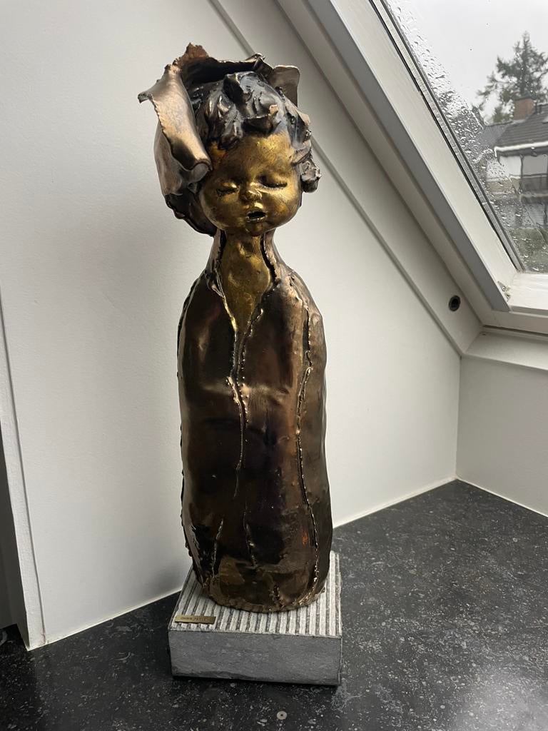 Bronzen beeld Chris Ferket op arduinen voet, Ophalen