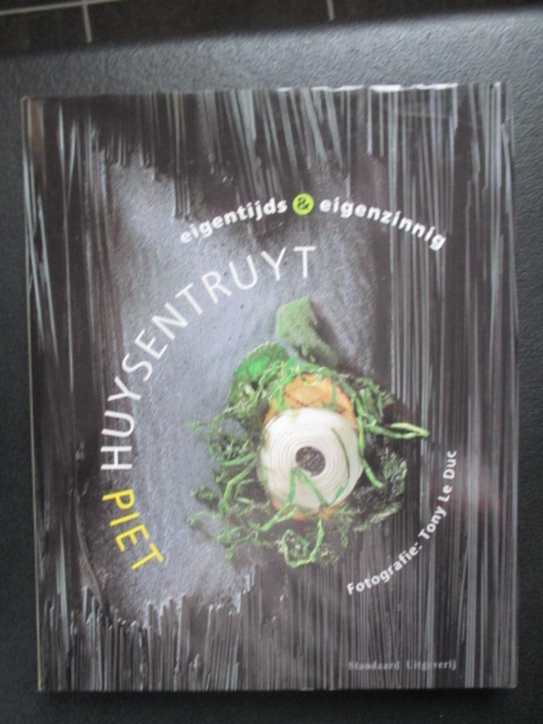 Piet Huysentruyt Eigentijds & eigenzinnig, Boeken, Piet Huysentruyt, Voorgerechten en Soepen, Ophalen of Verzenden, Zo goed als nieuw