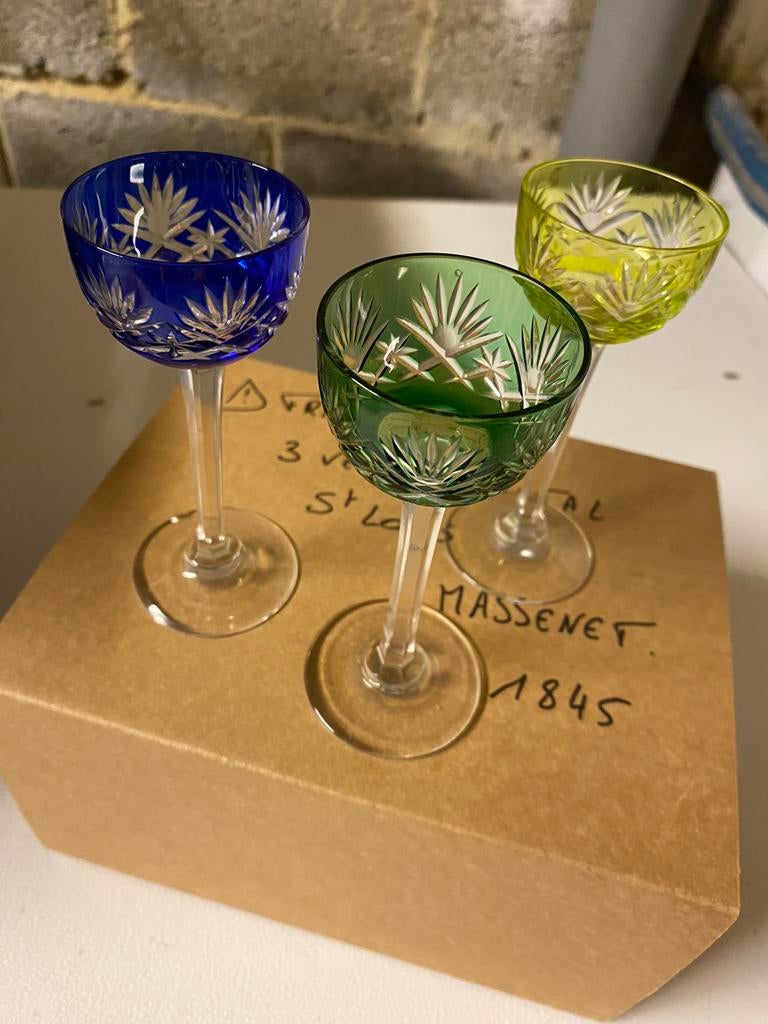 3 verres en cristal, Enlèvement