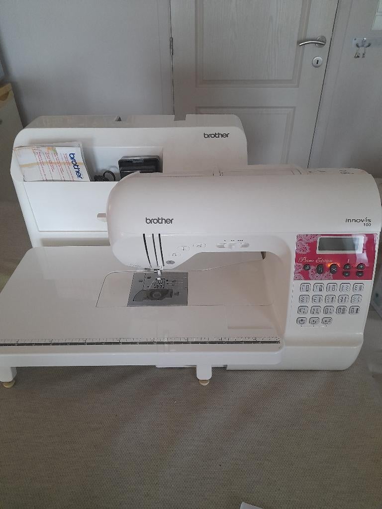 Brother innovis 100 + groot werkblad., Hobby en Vrije tijd, Ophalen, Naaimachine, Brother
