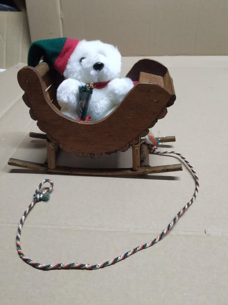 houten slee met kerstbeer erin als decoratie, Diversen, Kerst, Ophalen of Verzenden