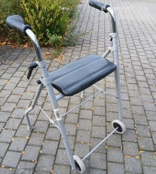 Tribune rollator déambulateur pliable  Livraison possible, Enlèvement, Poids léger, Utilisé
