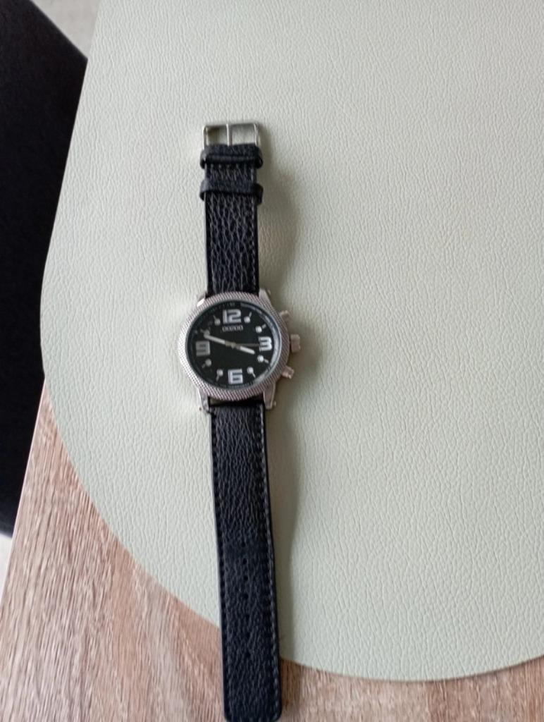 Montre OOZOO femme, Étanche, Comme neuf, Noir, OOZOO