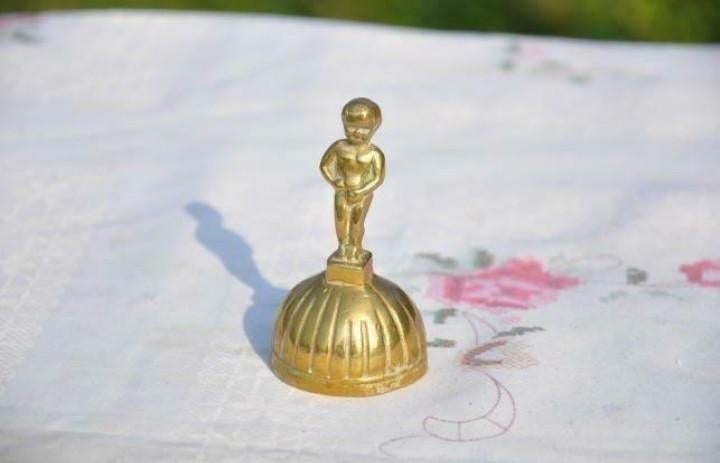 cloche manneken pis en laiton, Enlèvement ou Envoi