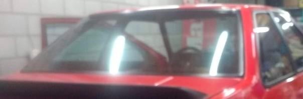 Vitre arrière de la Toyota Corolla AE86, Enlèvement