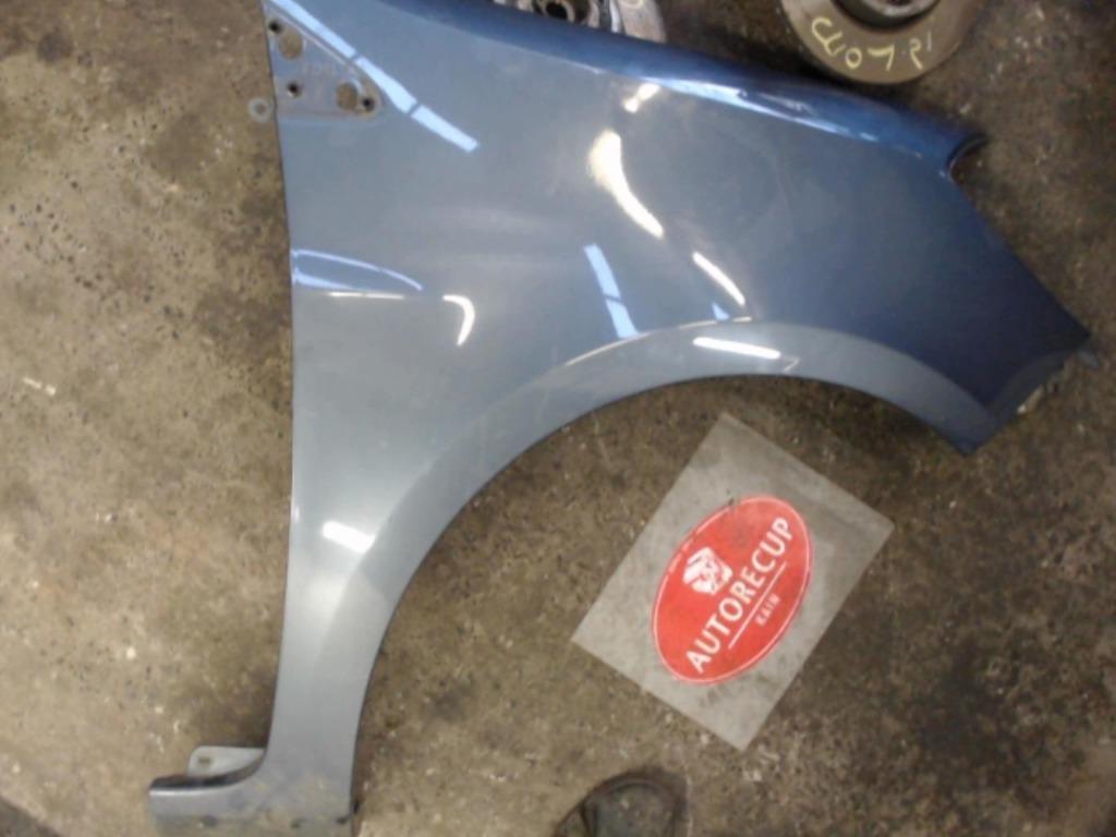 Aile avant droit Renault Clio III 2005-2009 LP/13526 (185), Enlèvement ou Envoi, Utilisé, Avant, Renault