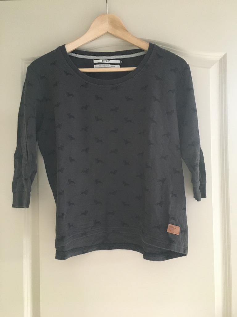 Donkergrijze T-shirt ONLY maat M, Maat 38/40 (M), Only, Ophalen of Verzenden, Zo goed als nieuw