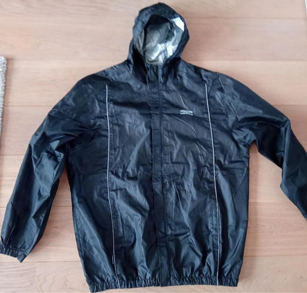 Zwarte regen-/windjack Umbro, maat XL., Zwart, Maat 56/58 (XL), Ophalen of Verzenden, Gedragen