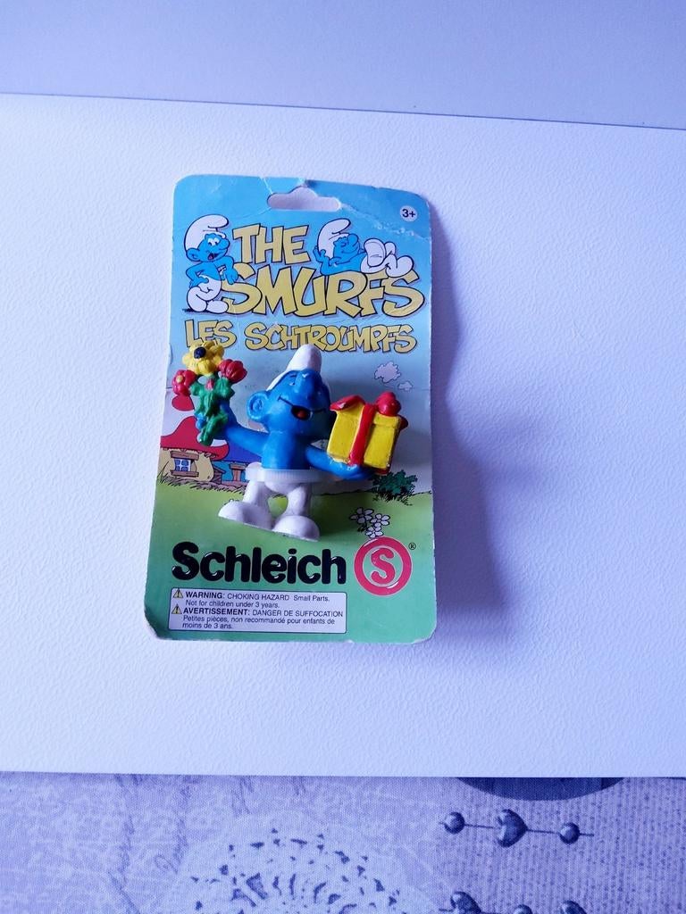 Smurf met cadeau, Verzamelen, Ophalen of Verzenden, Gebruikt, Poppetje, Figuurtje of Knuffel