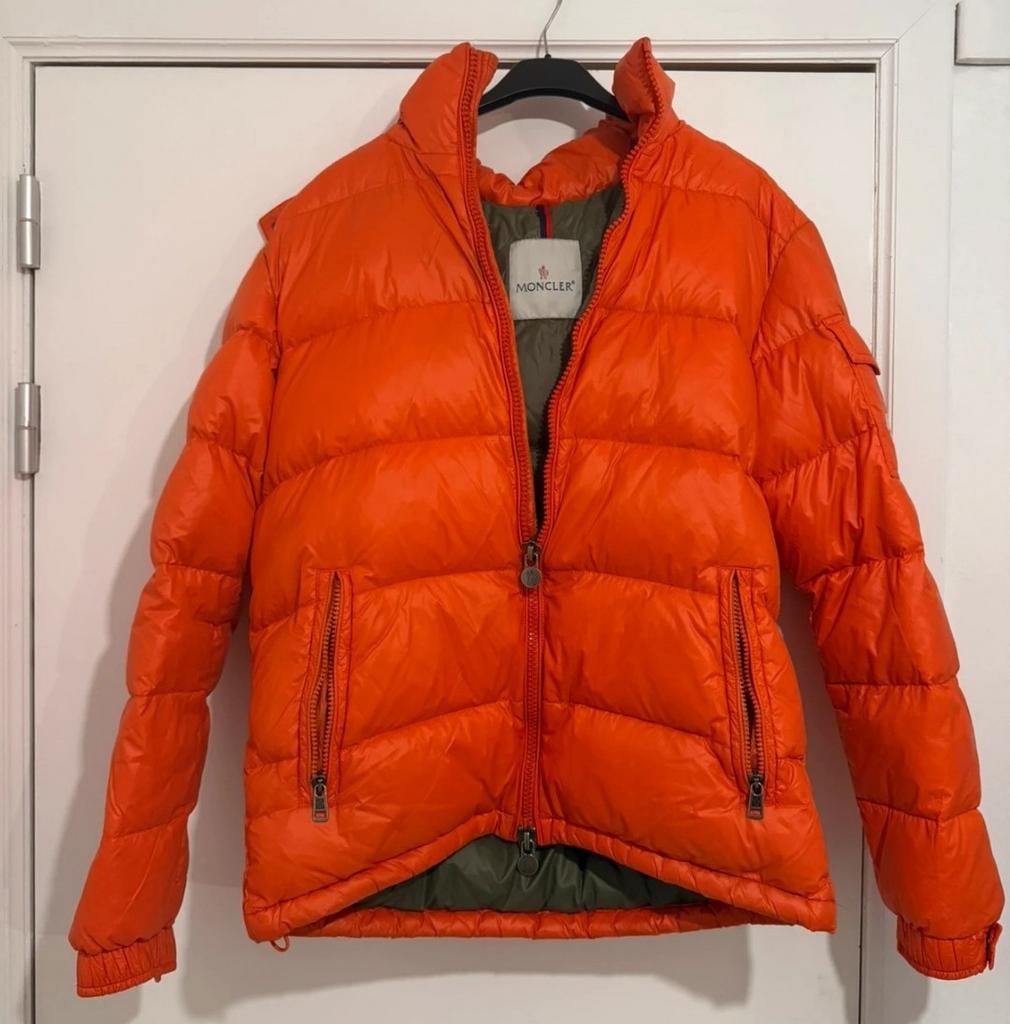 Veste en duvet de la marque Moncler. Comme neuf., Moncler, Comme neuf, Enlèvement, Taille 48/50 (M)