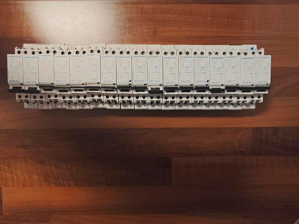 Impulsschakelaar - teleruptor 250V/24V 25A dubbelpolig., Ophalen of Verzenden, Gebruikt, Schakelaar