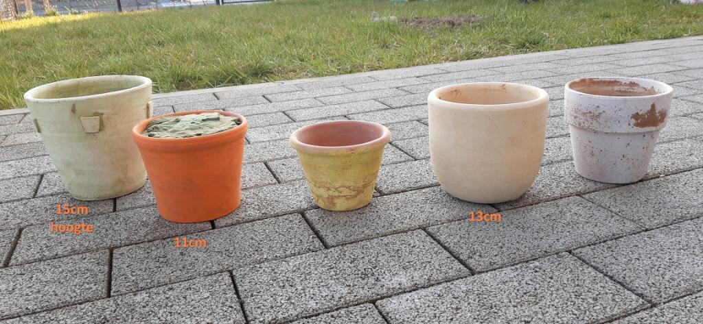 bloempot terracotta geverfd , 5 potten  voor €12, Rond, Ophalen of Verzenden, Zo goed als nieuw, Balkon