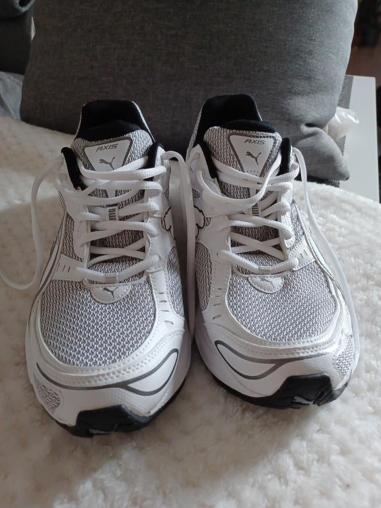 Nieuwe sport schoenen merk PUMA maat 44.Tel 0475 96 19 33, Ophalen, Nieuw