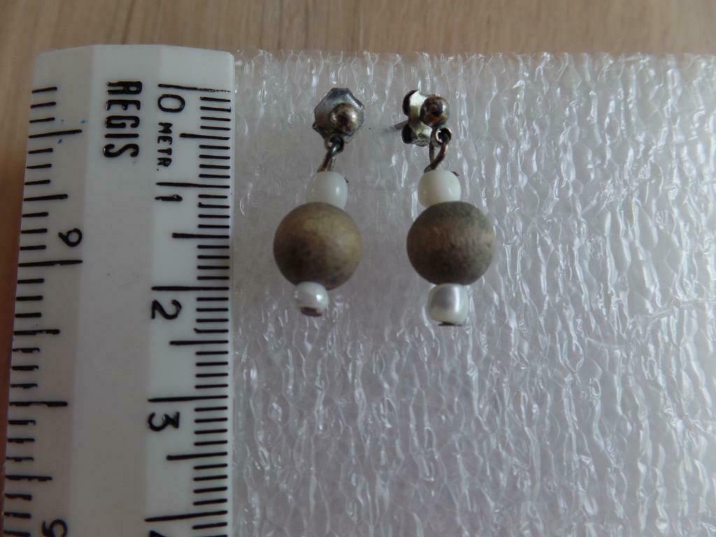 Oorbellen houten parel tussen witte pareltjes, Overige materialen, Ophalen of Verzenden, Zilver, Hangers