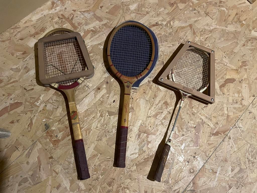 3 Vintage houten tennis- & badmintonrackets met pressframes, Ophalen