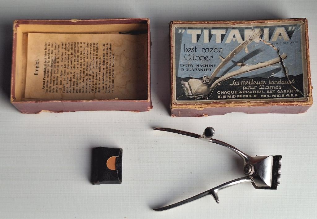 Très ancienne tondeuse rasoir Titania boîte d'origine, Enlèvement ou Envoi