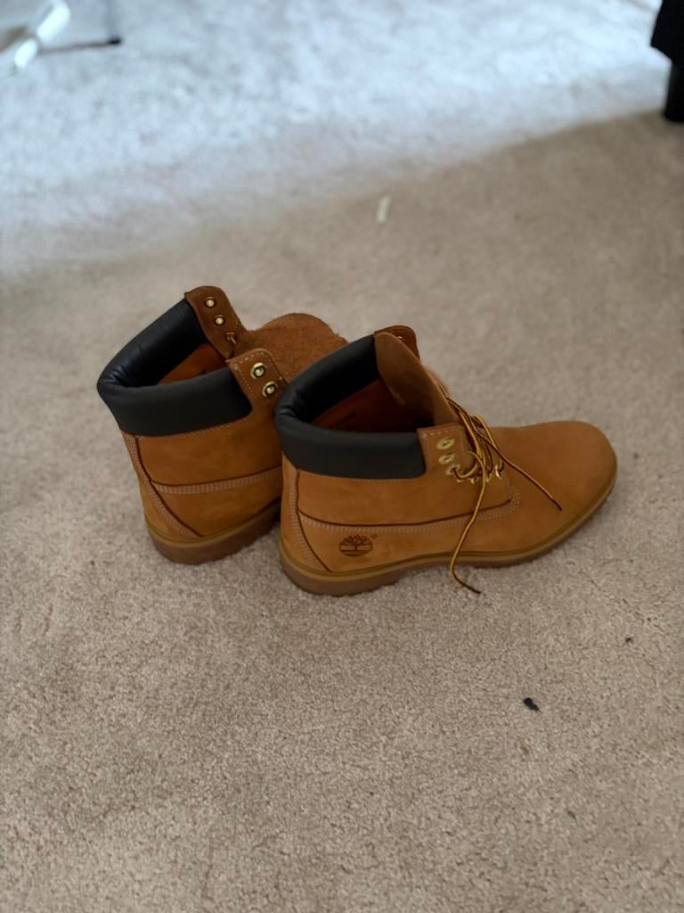 Timberland, Enlèvement, Comme neuf