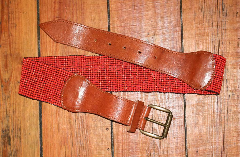 Ceinture_16_ perles montées sur élastiques et boucle cuir, v, Enlèvement ou Envoi, Autres couleurs, Vintage, 80 à 90 cm