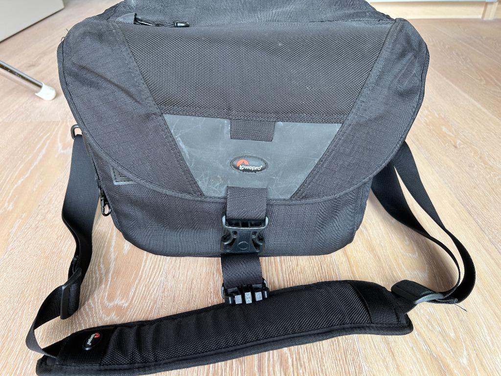 lowepro fototas stealth reporter D300 AW, Audio, Tv en Foto, Foto | Cameratassen, Zo goed als nieuw, Schoudertas, Lowepro, Ophalen of Verzenden