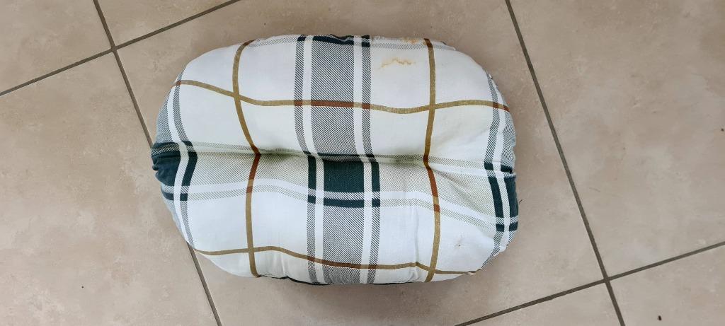 PANIER AVEC COUSSIN - CHAT ET PETIT CHIEN, Enlèvement, Utilisé