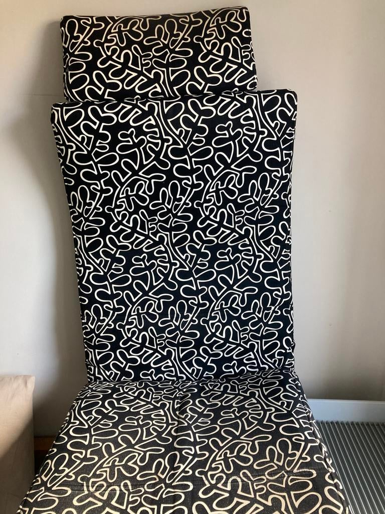 Canapé Ikea Poang avec coussin à motifs noirs, Enlèvement, Utilisé, Noir