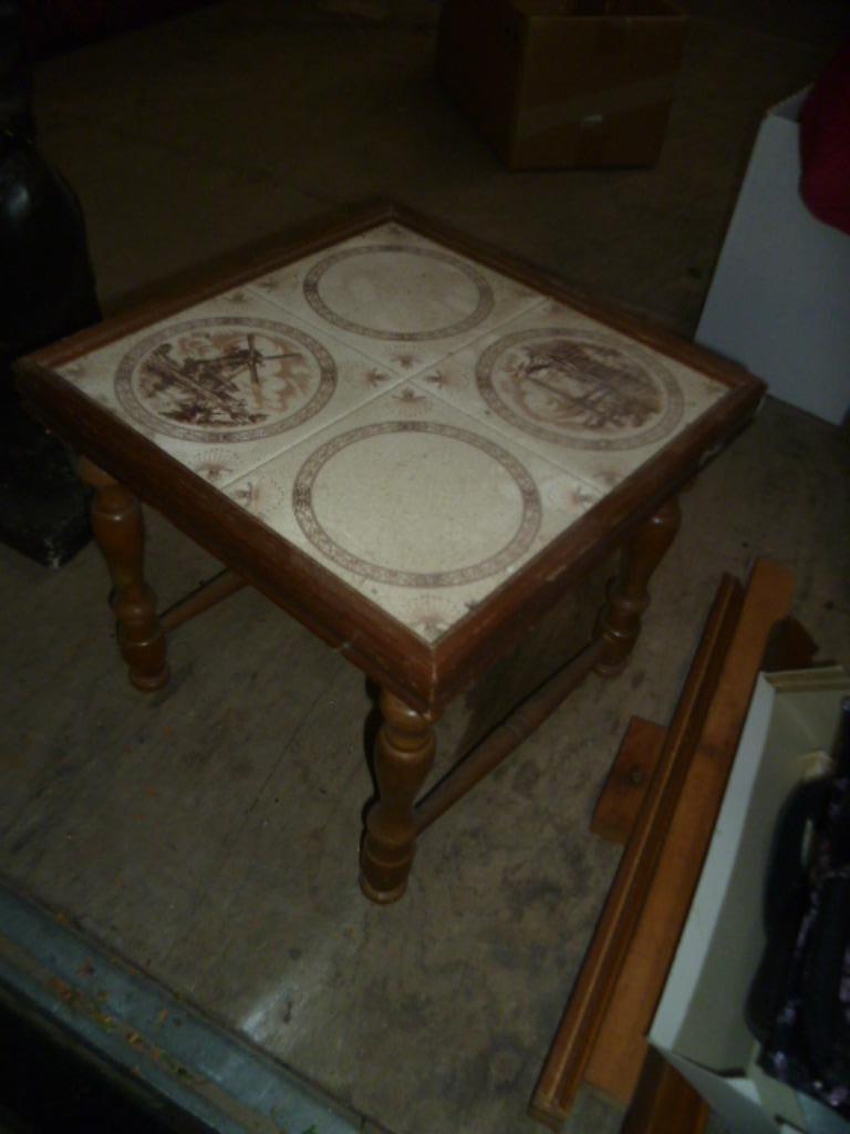 BIJZET TAFELTJE MET TEGELS, Antiek en Kunst, Curiosa en Brocante, Ophalen
