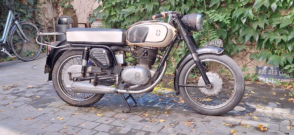Gilera 200 Extra, 202 cc, Toermotor, 11 kW of minder, 1 cilinder