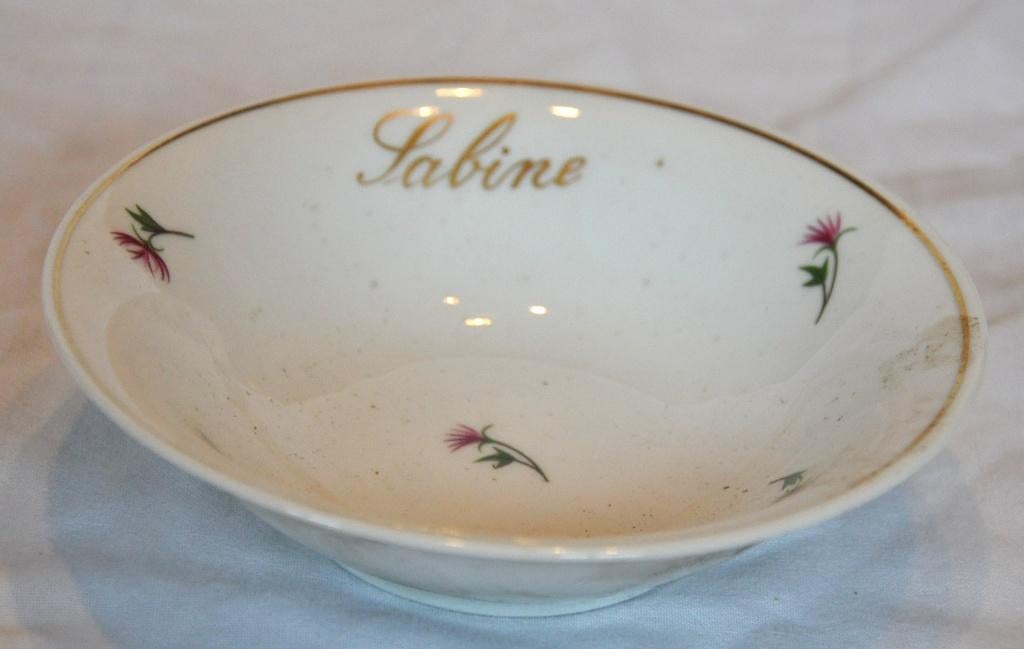 petit ravier en porcelaine de baudour prenom sabine, Ophalen of Verzenden