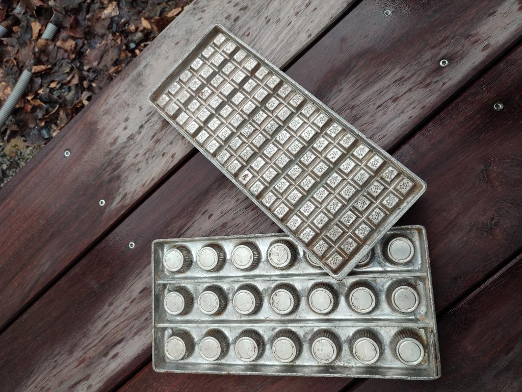 Deux moules à chocolat/pralines, Enlèvement ou Envoi