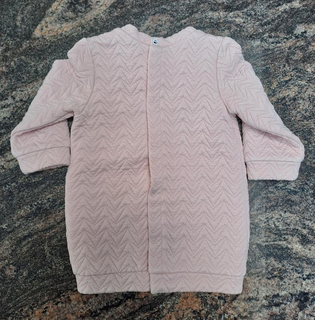 Taille 74 Robe pull rose clair avec surpiqûres et raton lave, Robe ou Jupe, Enlèvement ou Envoi, IKKS, Comme neuf