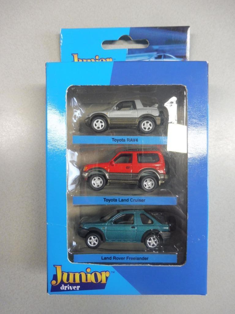 1:72 Cararama set Toyota RAV4 Toyota Land Cruiser Land Rover, Enlèvement ou Envoi, Comme neuf, Voiture