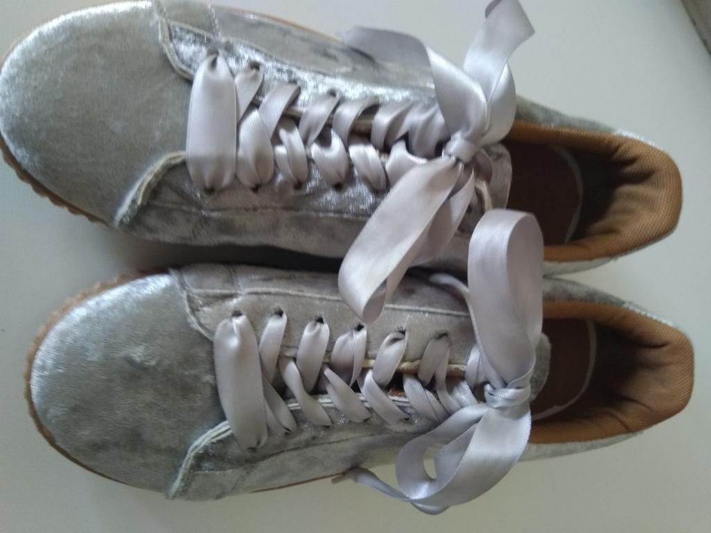 Dames schoenen, Kleding | Dames, Ophalen of Verzenden, Zo goed als nieuw, Sneakers