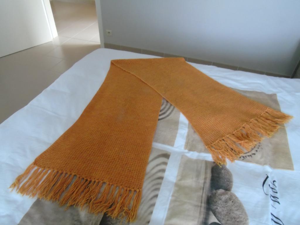 Warme zacht oranje sjaal  L 1.8 m x 49 cm br + franjes 10 cm, Zelf gemaakt, Ophalen, Zo goed als nieuw, Sjaal
