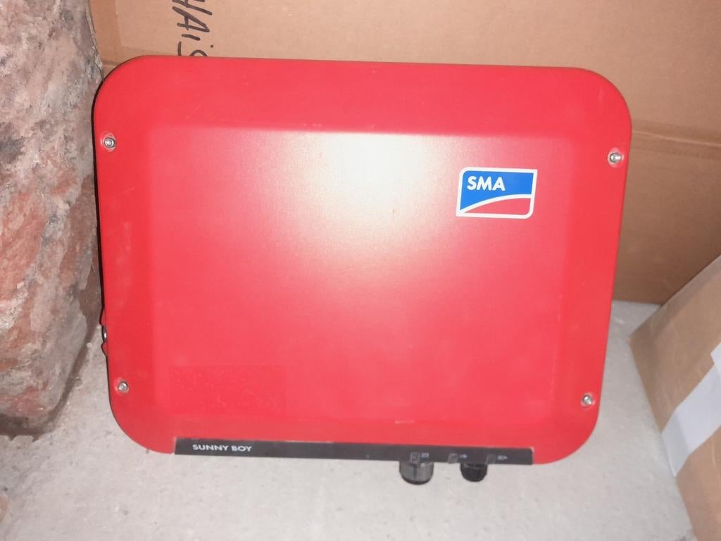 4 Onduleurs SMA SUNNY BOY pour panneaux solaire, Enlèvement, Comme neuf, 200 watts-crêtes ou plus
