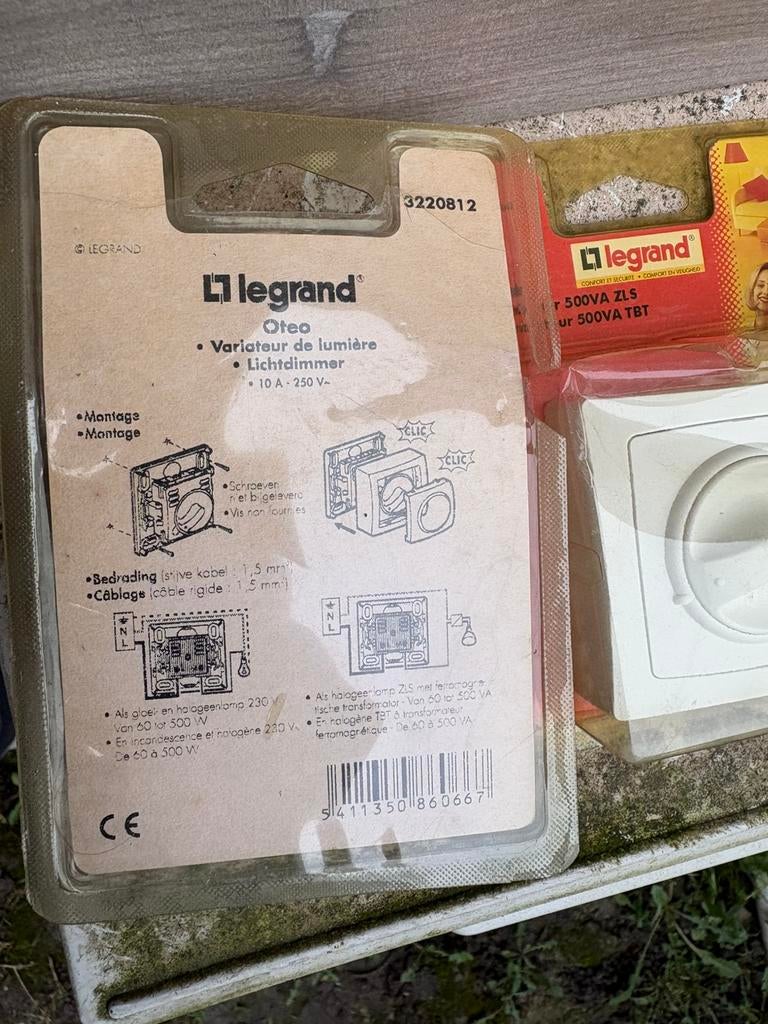 Dimmer Legrand, Enlèvement