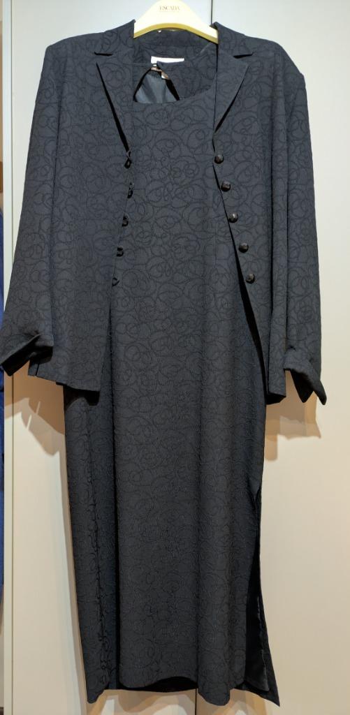 Jurk met split en vest ensemble Un Jour Ailleurs, Kleding | Dames, Zwart, Maat 42/44 (L), Un Jour Ailleurs, Ophalen of Verzenden
