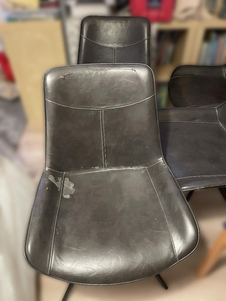 4 chaises simili cuir noir à restaurer, Enlèvement, Utilisé, Cuir, Quatre