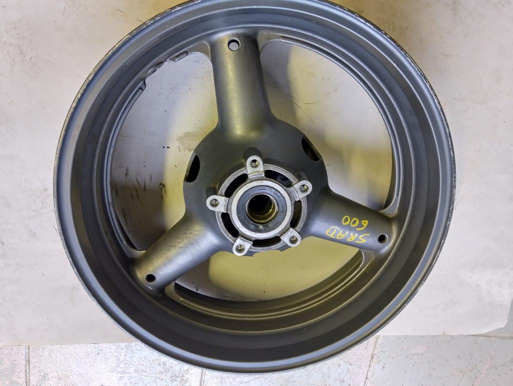 suzuki gsxr 600 srad achterwiel velg, Enlèvement ou Envoi, Utilisé