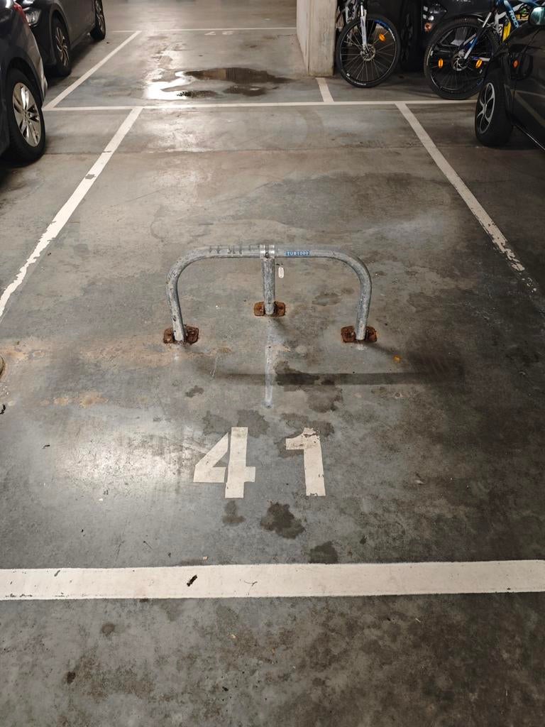 Place de parking à Vilvorde avec surveillance par caméra, Bruxelles