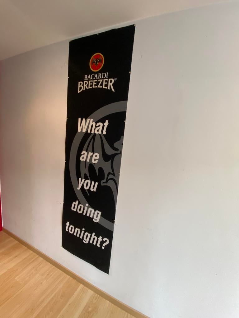 Bannière publicitaire Bacardi Breezer, Enlèvement, Utilisé
