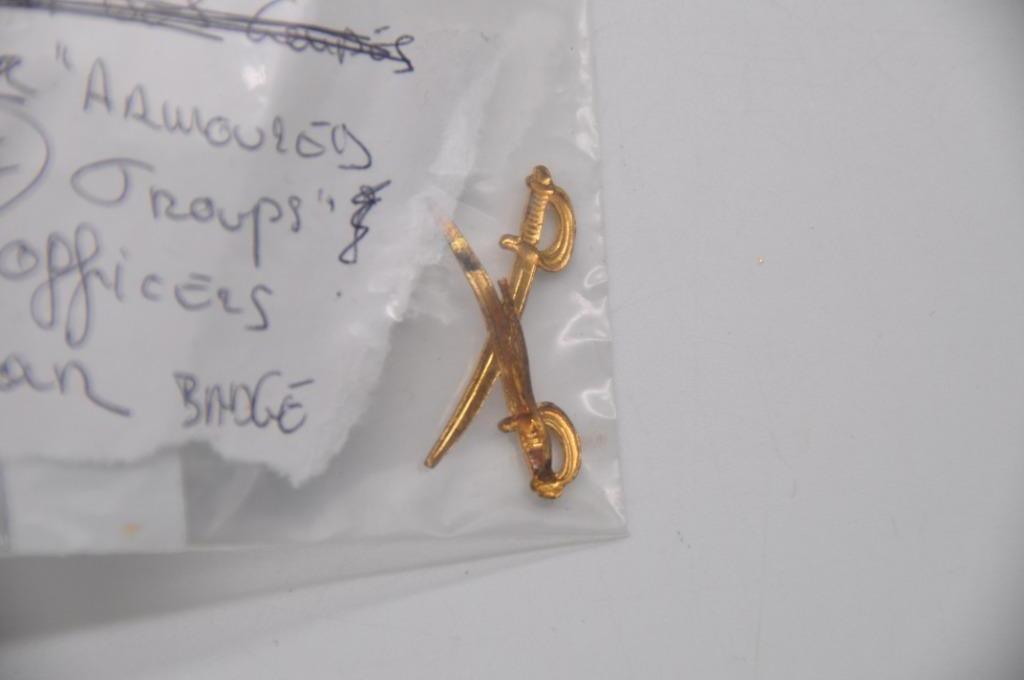 insignes militaires, signes, boutons, médailles, épinglettes, Enlèvement ou Envoi