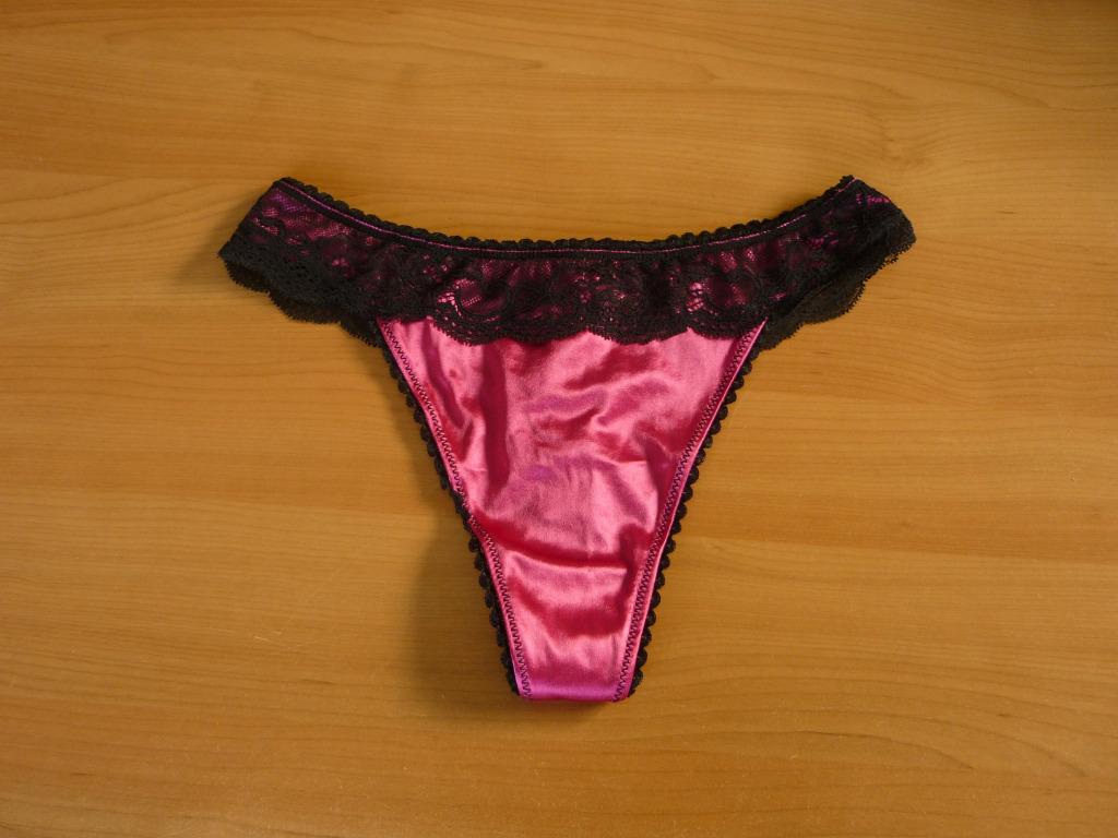 Zwarte kanten fuchsia roze satijnen string met strik Maat XS, Ophalen of Verzenden, String