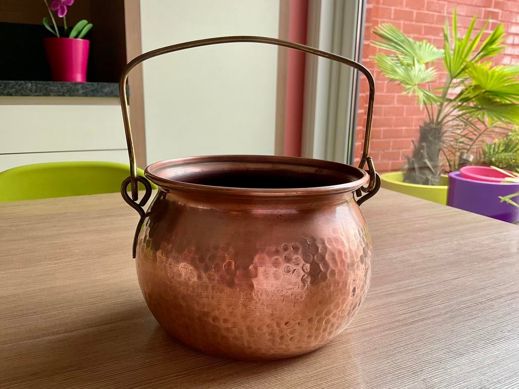 Plantenpot met handgehamerd koperen handvat, Antiek en Kunst, Antiek | Brons en Koper, Koper, Ophalen of Verzenden