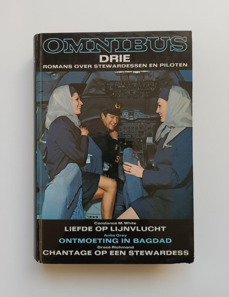 Drie romans over stewardessen en piloten (omnibus), Ophalen of Verzenden, Gelezen