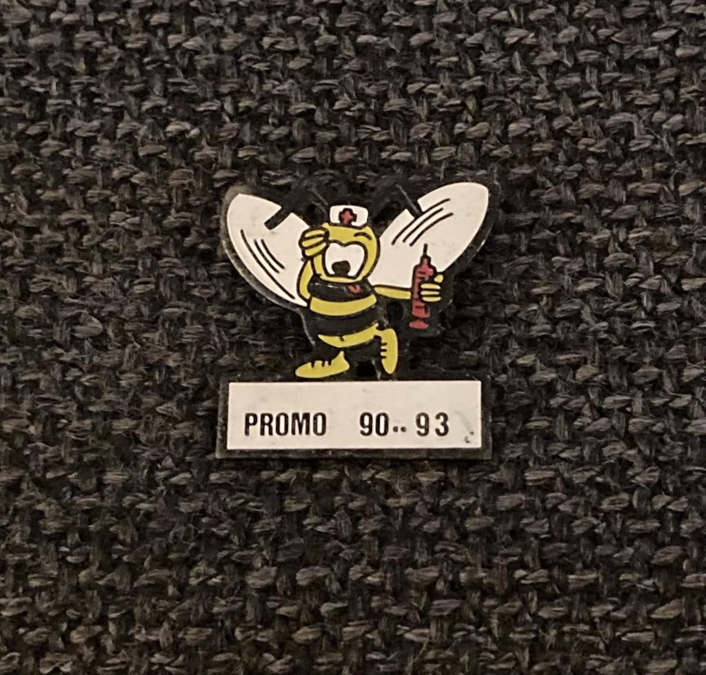 PIN - PROMO - BIJ - ABEILLE - VERPLEEGKUNDE, Collections, Envoi, Utilisé, Autres sujets/thèmes, Insigne ou Pin's