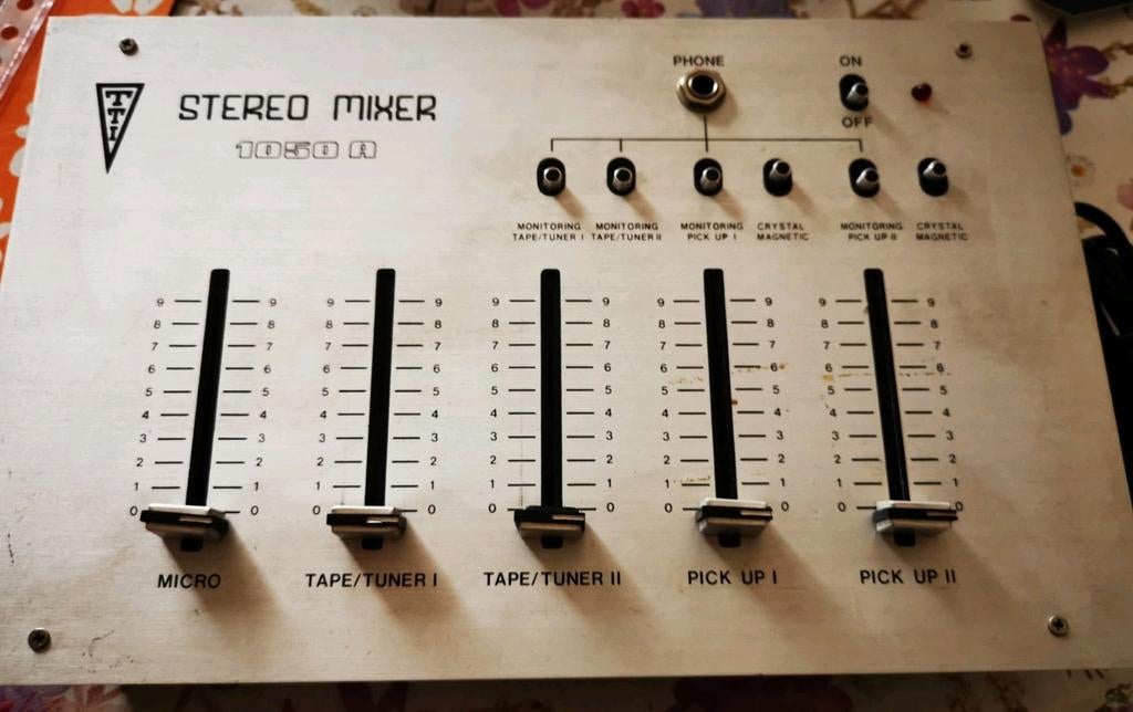 Table de mixage stéréo Tti vintage 1050A en aluminium brossé, Enlèvement ou Envoi, Utilisé, Moins de 5 canaux, Entrée micro