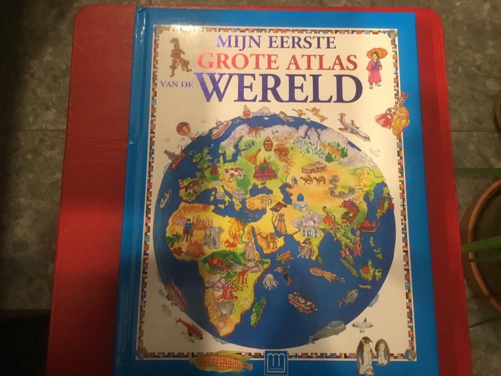 Mijn eerste grote atlas van de wereld (BK1), Boeken, Atlassen en Landkaarten, Ophalen of Verzenden, Zo goed als nieuw, Wereld