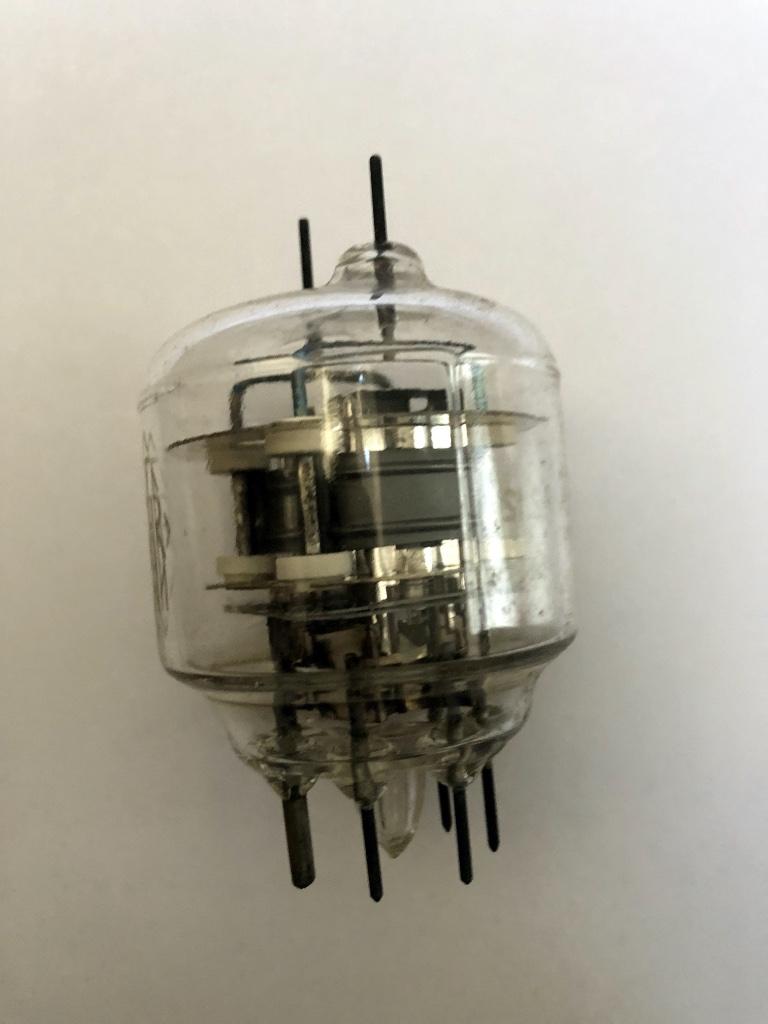 Vreemde oude lamp SFR P 212, Verzenden